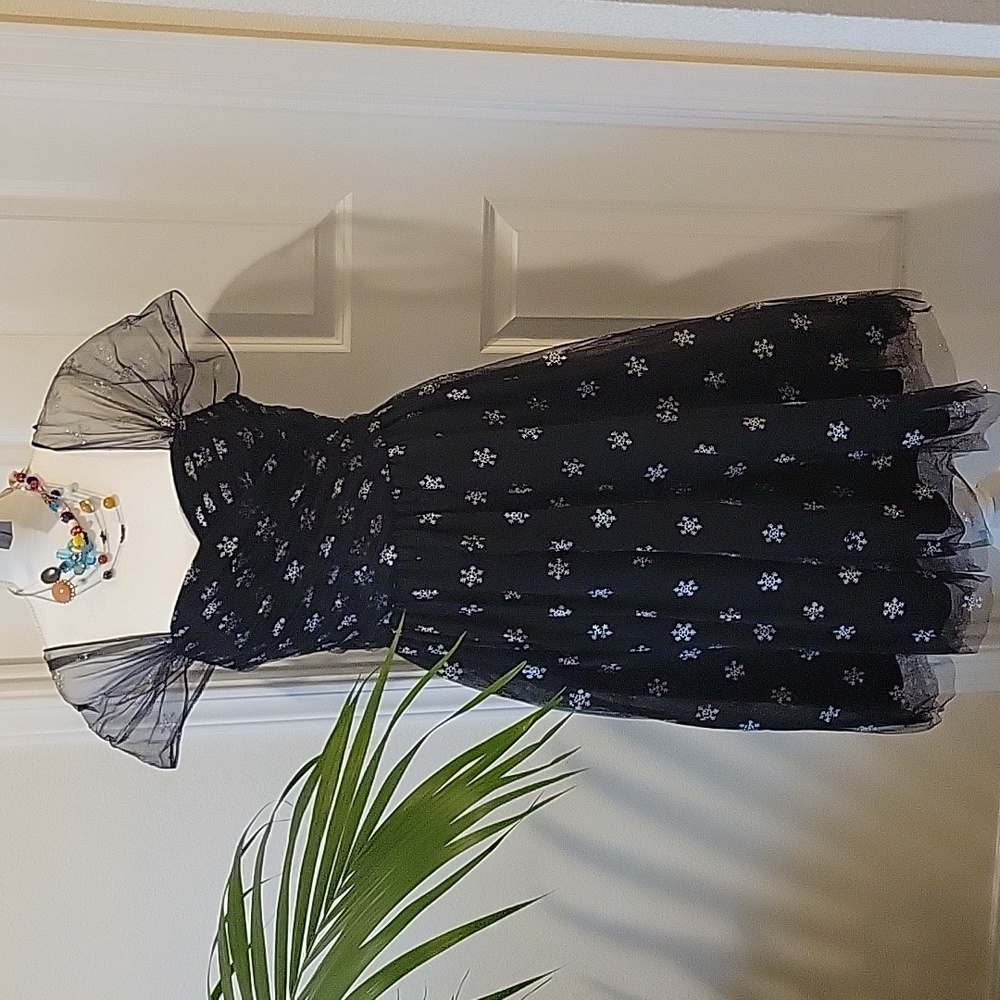 NWT Hell Bunny Snow Star Christmas dress size Large purchased from Modcloth